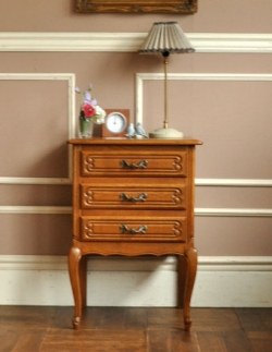 アンティーク家具 アンティークのチェスト 2014年3月1日にご成約頂きました。1950年代のアンティーク スモールチェスト