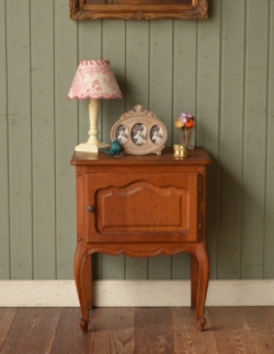 アンティーク家具  1940年代のアンティーク ナイト テーブル