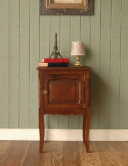 アンティーク家具 1940年代のアンティーク ナイト テーブル