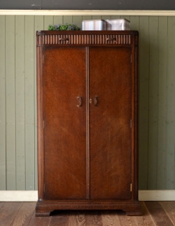 アンティーク家具  1920年代のアンティーク ワードローブ