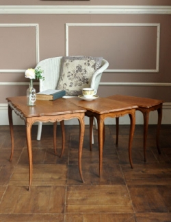 アンティーク家具  1920年代のアンティーク ネスト テーブル