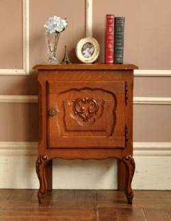 アンティーク家具  1930年代のアンティーク ナイトテーブル