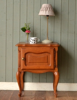 アンティーク家具  1930年代のアンティーク ナイトテーブル