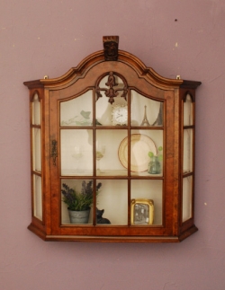 アンティーク家具  壁に掛けるアンティーク家具、オシャレなウォールキャビネット