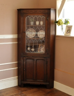 アンティーク家具 1940年代のアンティーク コーナーキャビネット