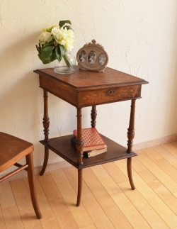 アンティーク家具 ソーイングボックス フランスからやってきた小鳥が描かれたアンティークのソーイングボックス