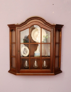 アンティーク家具  フレンチスタイルのアンティーク家具、壁に付ける小さなキャビネット