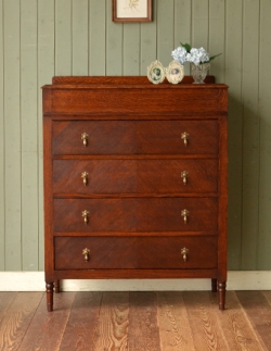 アンティーク家具  英国スタイルのアンティーク家具、バチェラーズチェスト（ドレッサー）