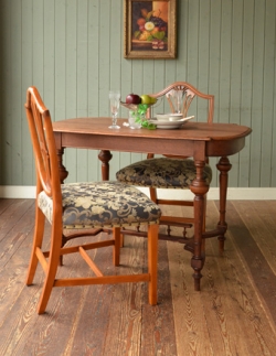 アンティーク家具  南フランスのオシャレなアンティーク家具、小ぶりな木製のテーブル