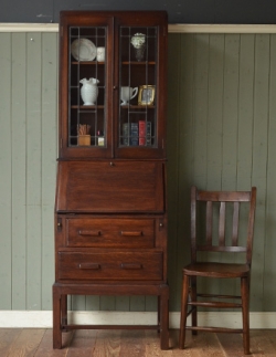 アンティーク家具 ビューロー 英国テイストのアンティーク家具、ビューローブックケース（デスク）