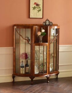 アンティーク家具 アンティークのキャビネット 上品なアンティークの英国家具、きらめくガラスキャビネット