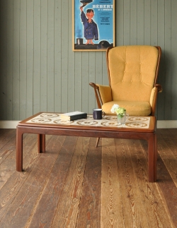 アンティーク家具  G-planのビンテージ家具、タイル天板のセンターテーブル