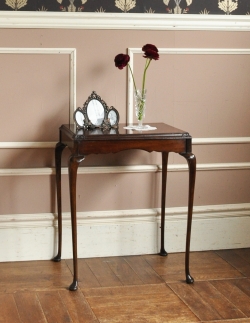 アンティーク家具 どんな使い方もできる便利なアンティークのオケージョナルテーブル