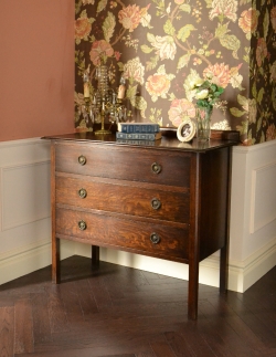 アンティーク家具 スッキリとしたアンティークの英国家具、オーク材を使ったチェスト