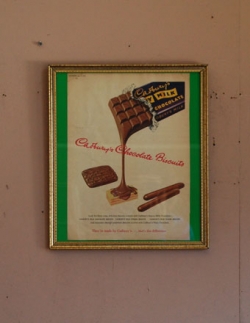 アンティーク雑貨  イギリスから到着　cadbury's chocolate biscuits（キャドバリー）のアンティークアートフレーム