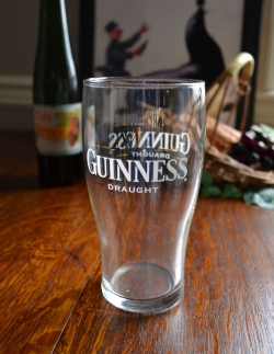 アンティーク雑貨 アンティークグラス イギリスで出会った　アンティークのGUINNESS（ギネス）グラス