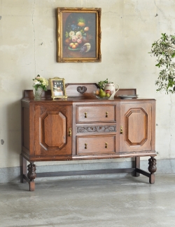 アンティーク家具 アンティークのキャビネット 素敵なワイントレーが付いた大人の英国家具、アンティークのサイドボード