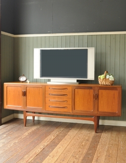 アンティーク家具 アンティークのキャビネット リビングボードにオススメのヴィンテージ家具、サイドボード（Gプラン）