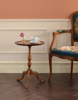 アンティーク家具 木製の可愛いイギリスアンティーク家具、丸い形のティーテーブル