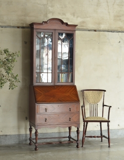 アンティーク家具 ビューロー 木目の模様がキレイなアンティーク家具、英国のビューローブックケース