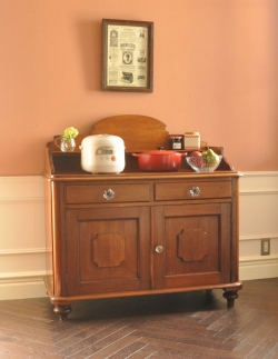 アンティーク家具 アンティークのキャビネット 飾り棚付の英国アンティーク家具、木製のサイドボード（キャビネット）