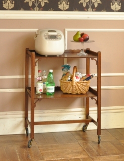 アンティーク家具 アンティークのワゴン・トローリー 英国アンティークのワゴン、高級感のあるマホガニー材のトローリー