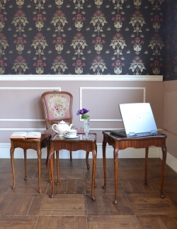 アンティーク家具 アンティークのテーブル ウォルナット材のアンティーク家具、キレイなネストテーブル