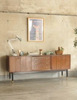 アンティーク家具 アンティークのキャビネット ブラックのラインがカッコイイ、Gプランのヴィンテージサイドボード（トラー＆ブラック）