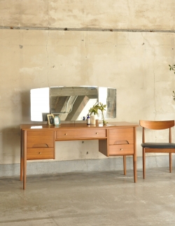 アンティーク家具 アンティークのドレッサー 北欧スタイルのヴィンテージ家具、三面鏡付きのドレッシングテーブル