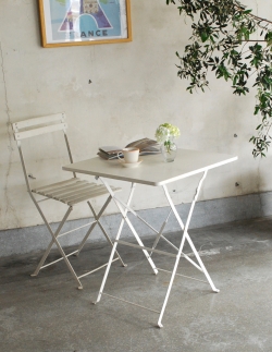 アンティーク家具 ガーデンファニチャー アンティークのフレンチインテリア、白いフォールディングテーブル（ガーデンテーブル）