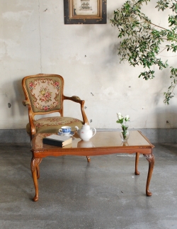 アンティーク家具 アンティークのテーブル エレガントなアンティーク家具、ガラス天板のコーヒーテーブル