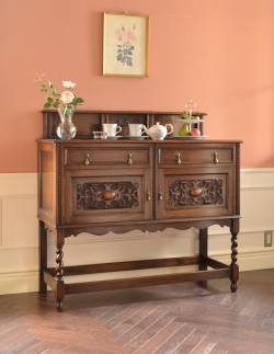 アンティーク家具 アンティークのキャビネット 英国のカッコイイアンティーク家具、オーク材の木製サイドボード