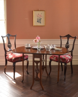 アンティーク家具 おしゃれサイドテーブル 英国アンティークのテーブル、マホガニー材の伸長式のサザーランドテーブル