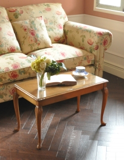 アンティーク家具 アンティークのテーブル 英国の上品なアンティーク家具、エレガントなコーヒーテーブル