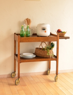 アンティーク家具 アンティークのワゴン・トローリー 便利なサイドテーブル付き、イギリスのアンティークトロリー（ワゴン）