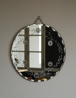 アンティーク雑貨 ミラーにお花のガーランド お花模様が美しいアンティークカッティングミラー