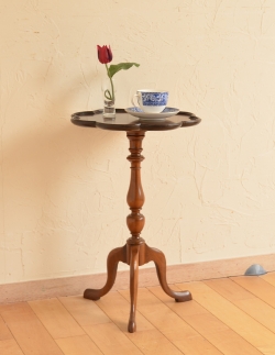 アンティーク家具 オケージョナルテーブル お花の形をした天板が可愛いアンティークティーテーブル