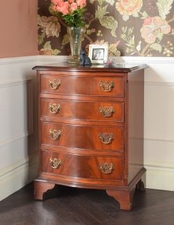 アンティーク家具 アンティークのチェスト 高級感のあるアンティーク家具、英国の小さなチェストオブドロワーズ(ベッドサイドチェスト)