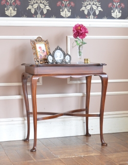 アンティーク家具 アンティークのテーブル イギリスのアンティーク家具、マホガニー材のオケージョナルテーブル