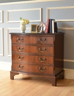 アンティーク家具 アンティークのチェスト クラシックなアンティーク英国家具、マホガニー材の木目が美しい４段チェスト