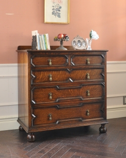 アンティーク家具 アンティークのチェスト 英国ならではのカッコイイアンティーク家具、風格ある佇まいが素敵なチェスト