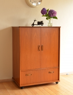 アンティーク家具 アンティークのキャビネット ラーセンデザインのヴィンテージ家具、G-planのテレビキャビネット