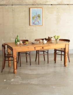 アンティーク家具 アンティークダイニングテーブル イギリスのナチュラルなアンティーク家具、みんなで使えるサイズのパイン材ダイニングテーブル