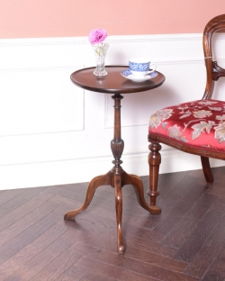 アンティーク家具 おしゃれサイドテーブル 英国アンティーク家具、コンパクトなオケージョナルテーブル（ティーテーブル）