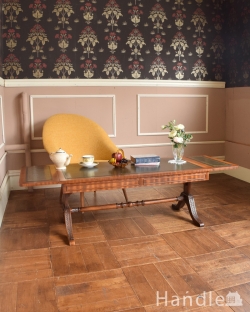 アンティーク家具 コーヒーテーブル 使い勝手が良い伸張式タイプ、レザー張りのアンティークコーヒーテーブル