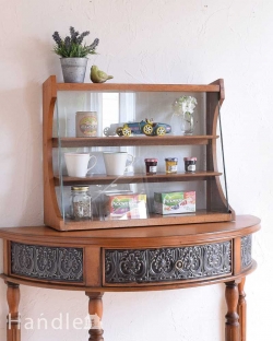 アンティーク家具 キャビネット アンティーク風 イギリス輸入の家具、ガラス扉の付いた小さなアンティークキャビネット(コレクションキャビネット)