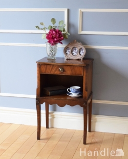 アンティーク家具 アンティークのチェスト コンパクトサイズのナイトテーブル、英国輸入のアンティーク家具