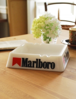 アンティーク雑貨 アンティーク食器 イギリスヴィンテージ雑貨、Marlboro(マルボロ)のアッシュトレイ
