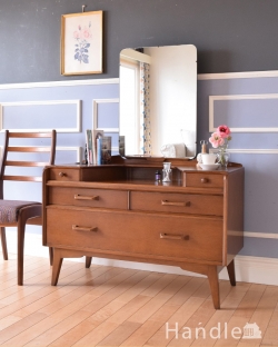 アンティーク家具 アンティークのドレッサー 北欧スタイルのヴィンテージ家具、引き出しがたっぷり付いたドレッサー （ドレッシングチェスト）