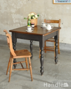 アンティーク家具 アンティークダイニングテーブル 可愛らしいパイン材のアンティーク家具、ペイントの２人掛けのダイニングテーブル